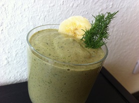 Curry-Kräuter-Smoothie mit Banane