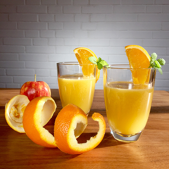 Sellerie-Orangen-Saft &ndash; Herb und fruchtig mit dem Omega Juicers 8226